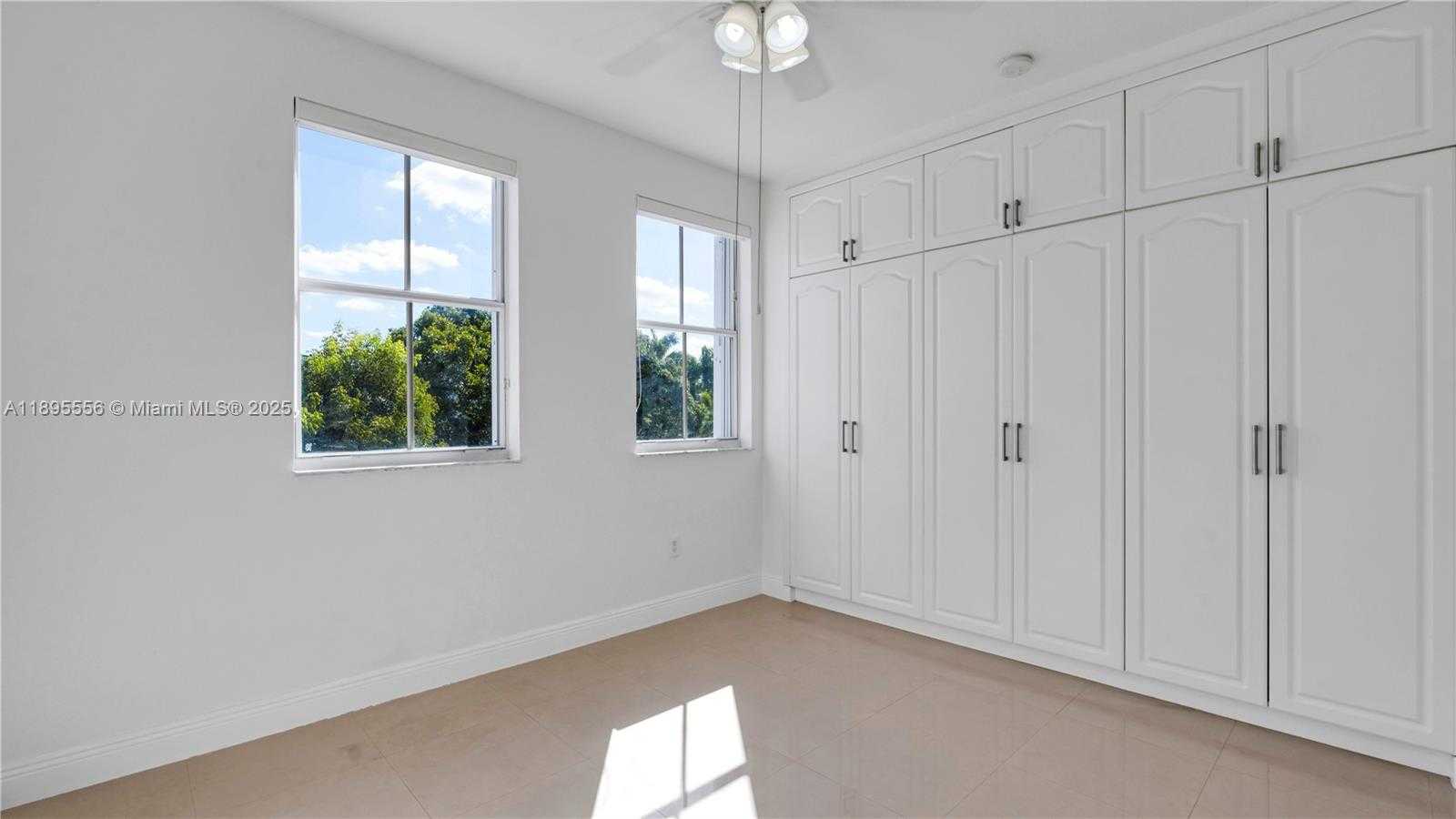 Small Image of 17994 NORTH WEST 87TH PL, Hialeah Number 55