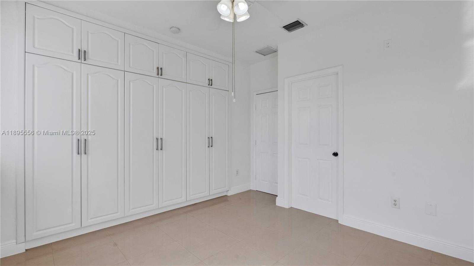 Small Image of 17994 NORTH WEST 87TH PL, Hialeah Number 56