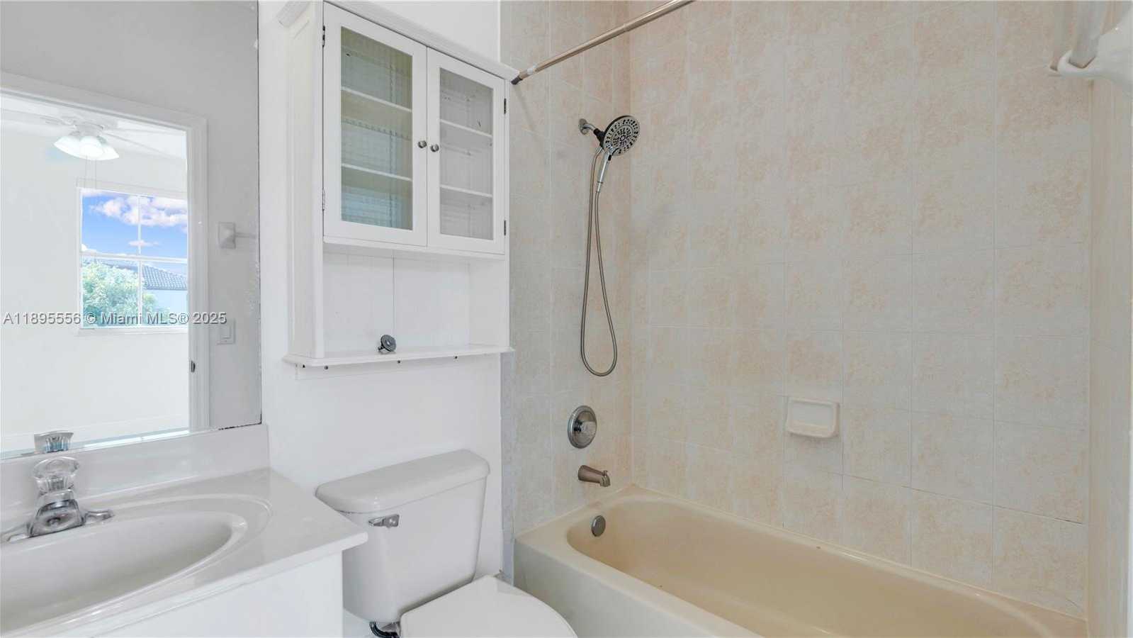 Small Image of 17994 NORTH WEST 87TH PL, Hialeah Number 57