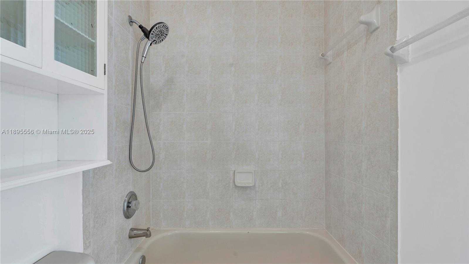 Small Image of 17994 NORTH WEST 87TH PL, Hialeah Number 58