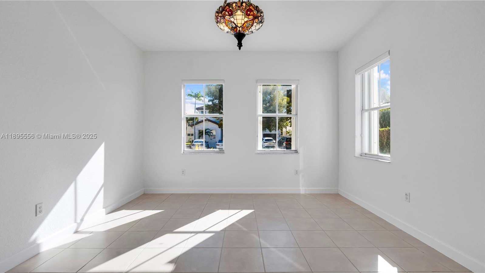 Small Image of 17994 NORTH WEST 87TH PL, Hialeah Number 6