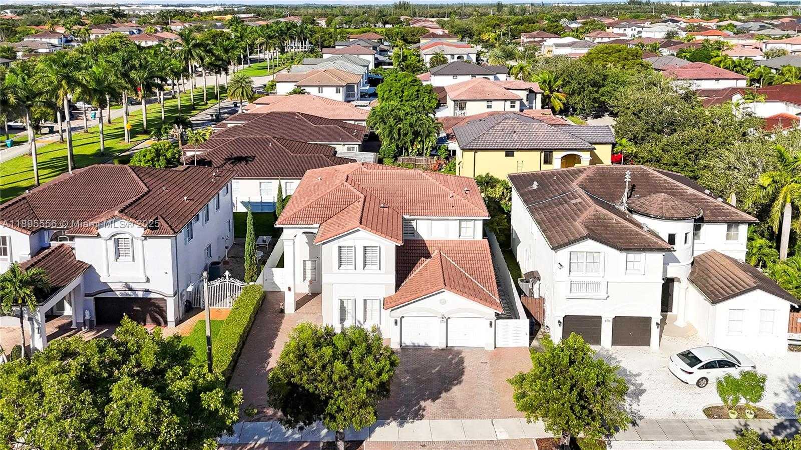 Small Image of 17994 NORTH WEST 87TH PL, Hialeah Number 65