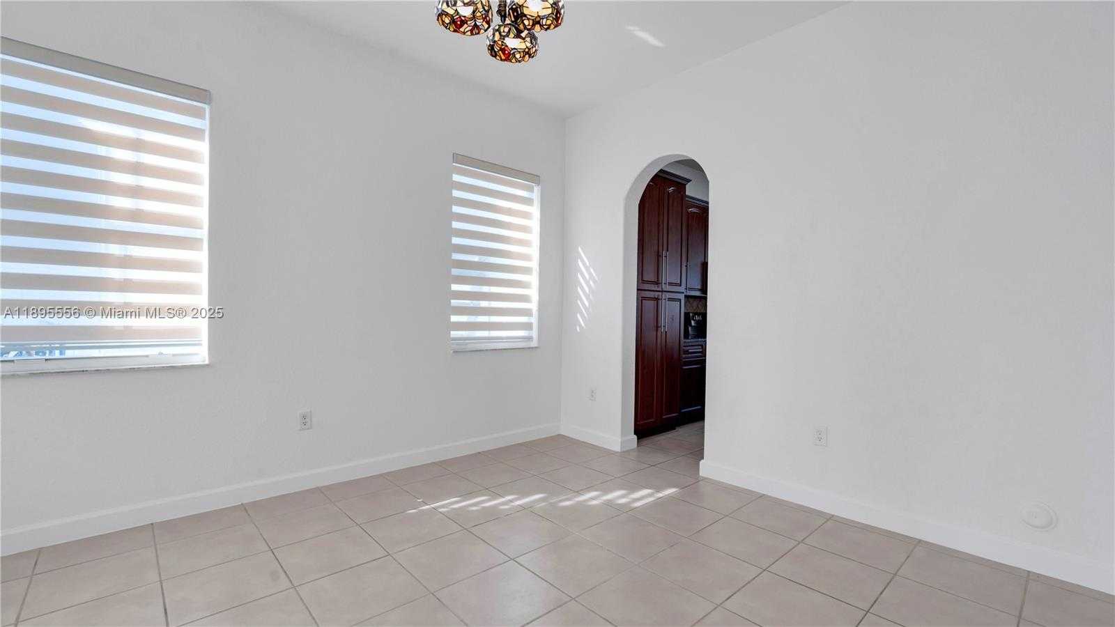Small Image of 17994 NORTH WEST 87TH PL, Hialeah Number 8