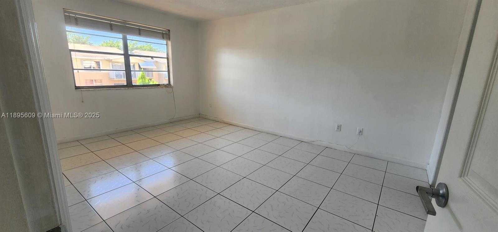 Small Image of Doral Number 11