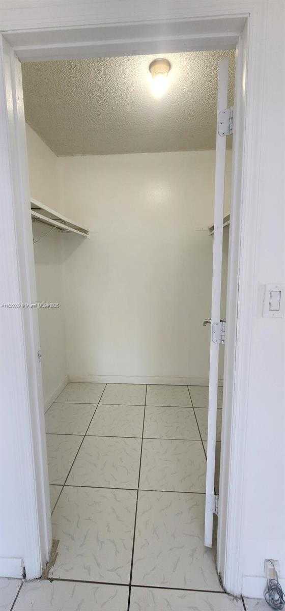 Small Image of Doral Number 12