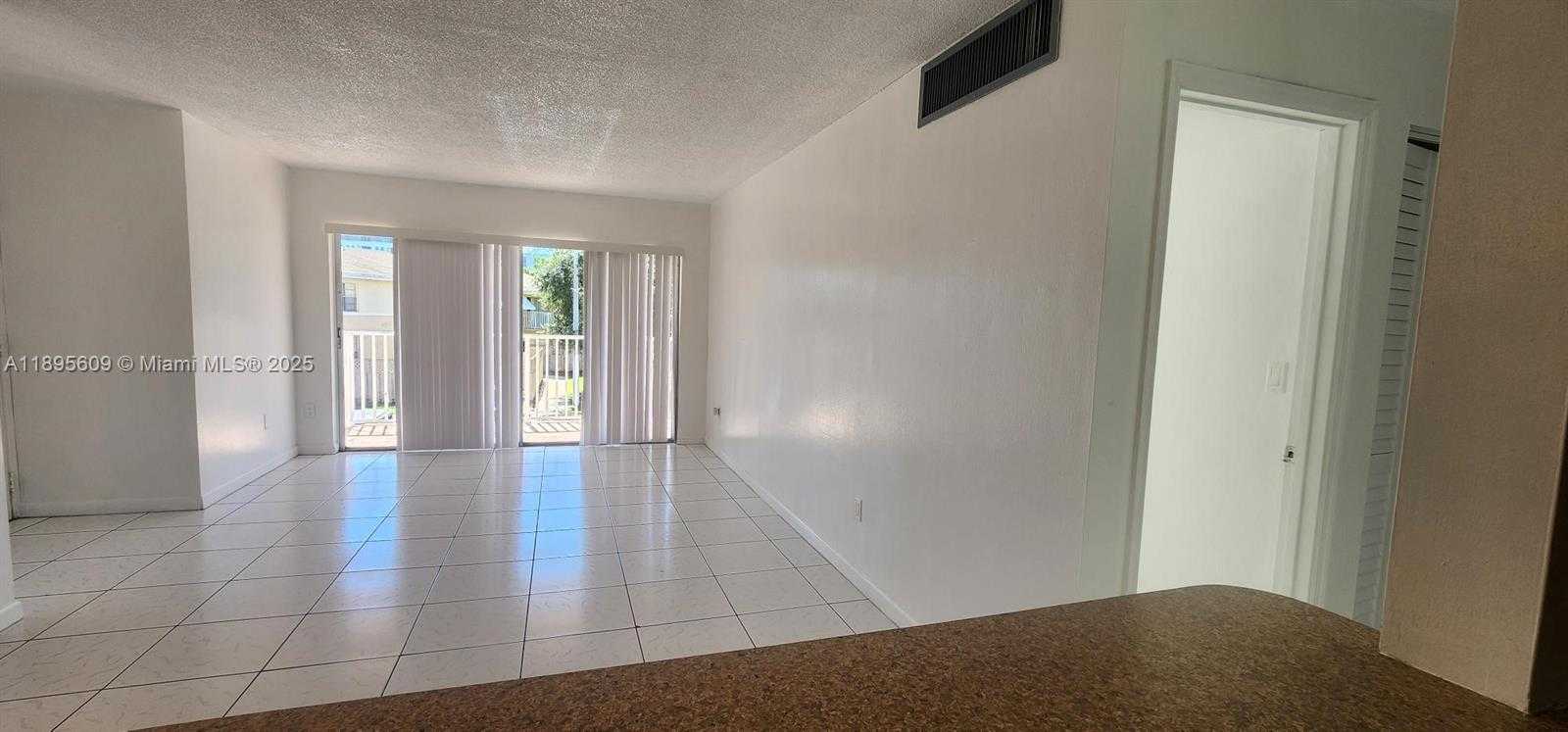 Small Image of Doral Number 6