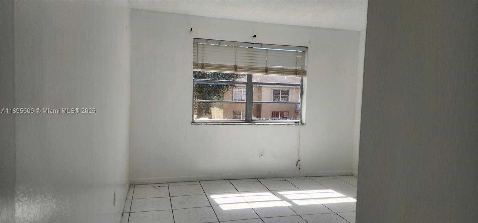 Small Image of Doral Number 7