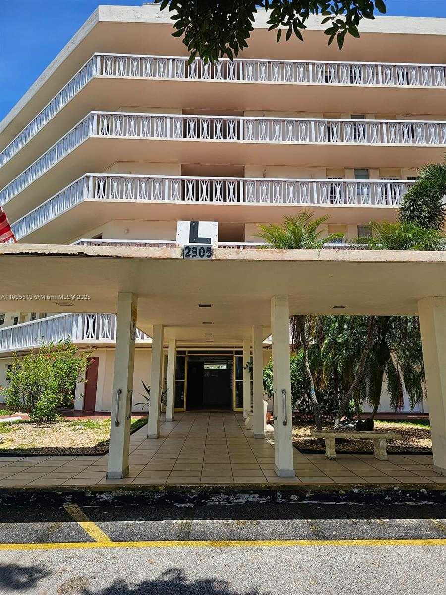 Small Image of 2905 SOUTH POINT EAST DR #L504, Aventura Number 1