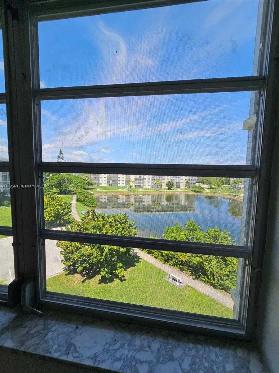 Small Image of 2905 SOUTH POINT EAST DR #L504, Aventura Number 25