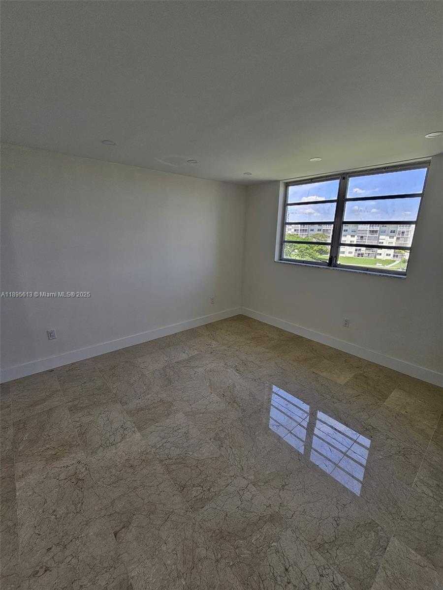 Small Image of 2905 SOUTH POINT EAST DR #L504, Aventura Number 29