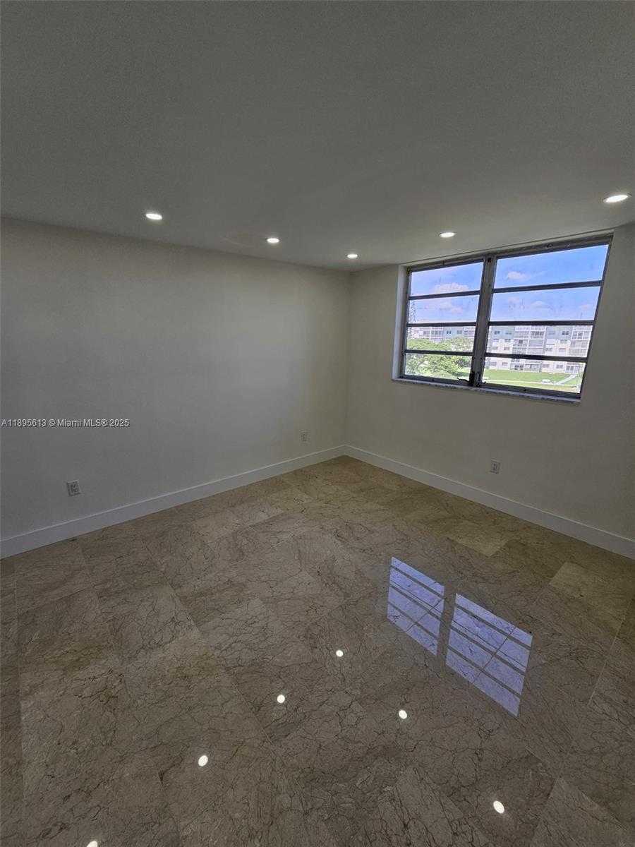 Small Image of 2905 SOUTH POINT EAST DR #L504, Aventura Number 30