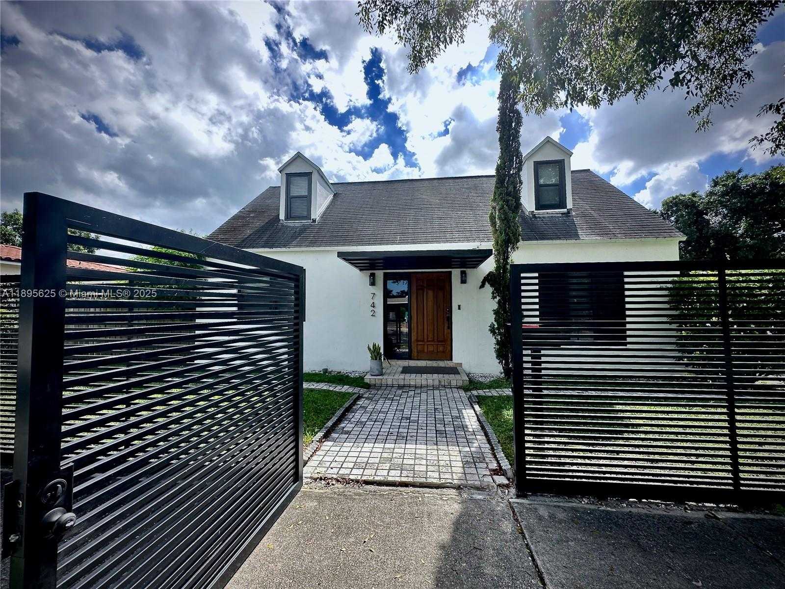 Small Image of 742 NORTH WEST 50TH ST, Miami Number 3