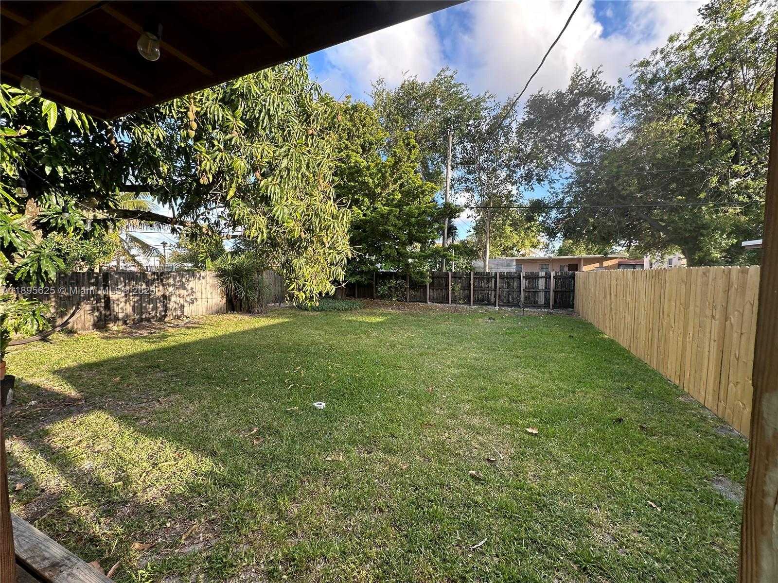 Small Image of 742 NORTH WEST 50TH ST, Miami Number 34