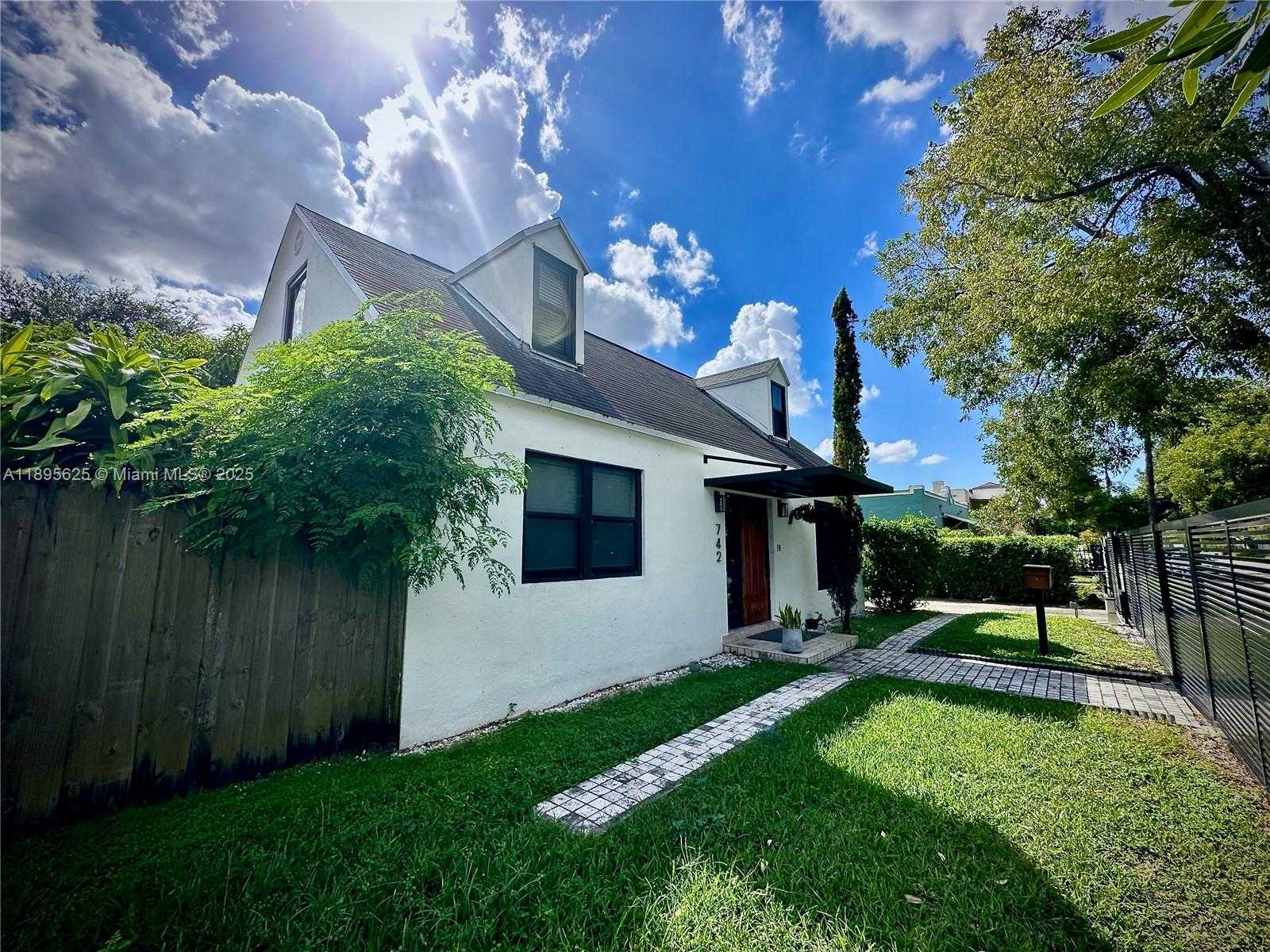 Small Image of 742 NORTH WEST 50TH ST, Miami Number 4