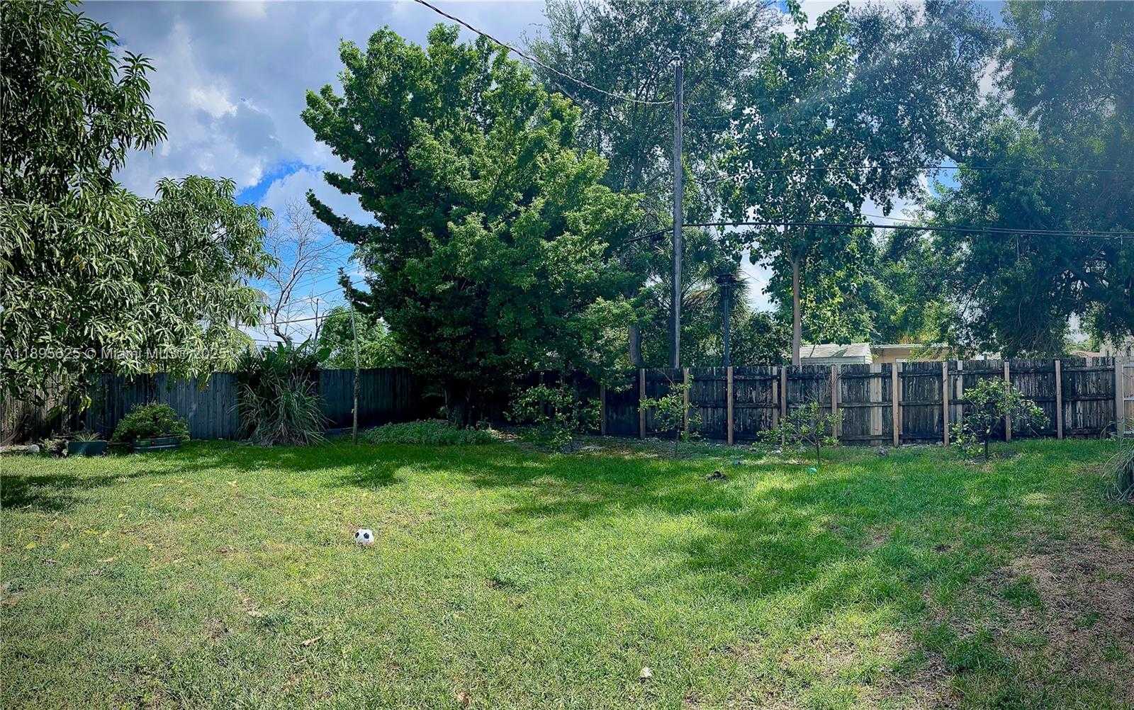 Small Image of 742 NORTH WEST 50TH ST, Miami Number 40