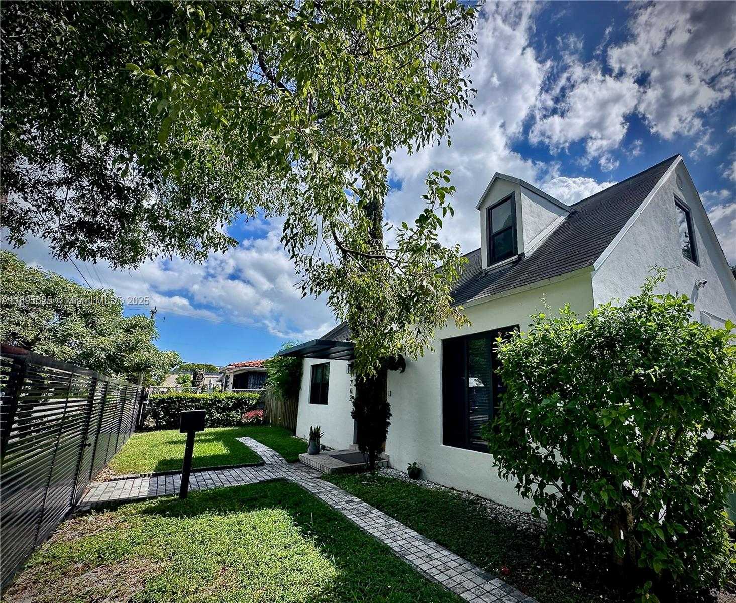 Small Image of 742 NORTH WEST 50TH ST, Miami Number 5