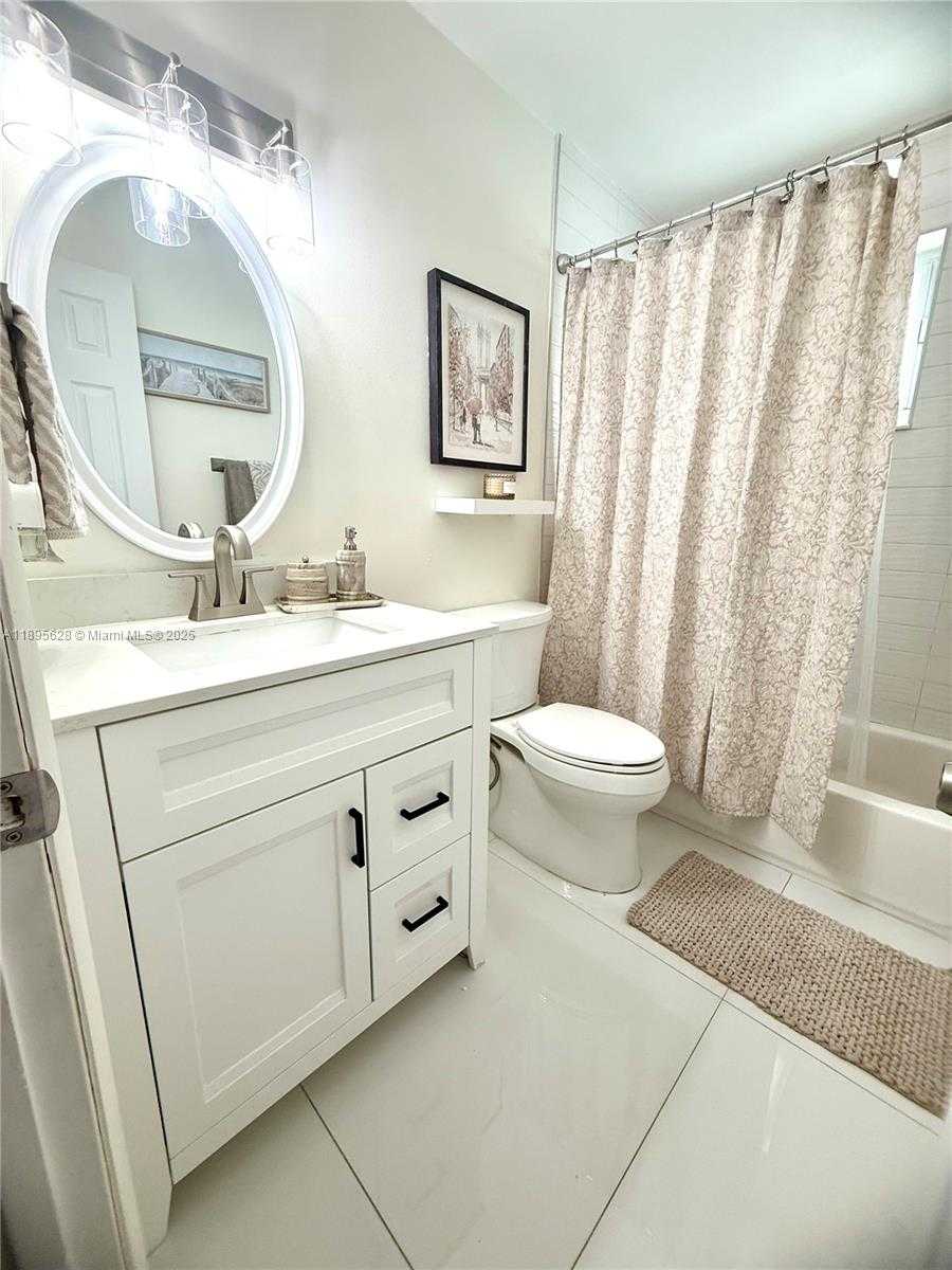 Small Image of 25857 SOUTH WEST 132ND CT, Homestead Number 8
