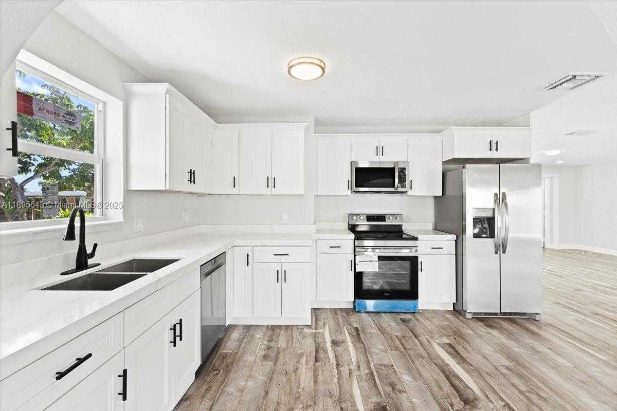 Small Image of 4131 NORTH WEST 13TH AVE, Oakland Park Number 6