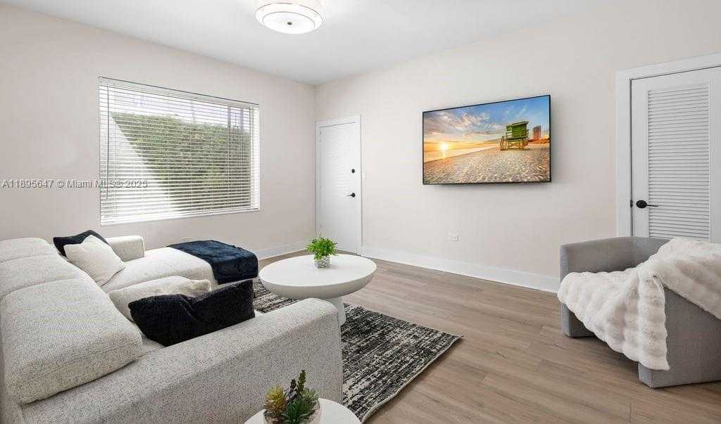 Small Image of 1471 LINCOLN TERRACE #1, Miami Beach Number 12