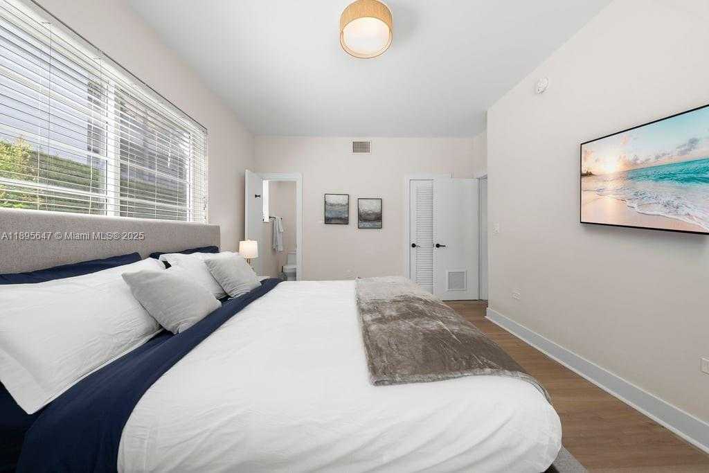 Small Image of 1471 LINCOLN TERRACE #1, Miami Beach Number 14