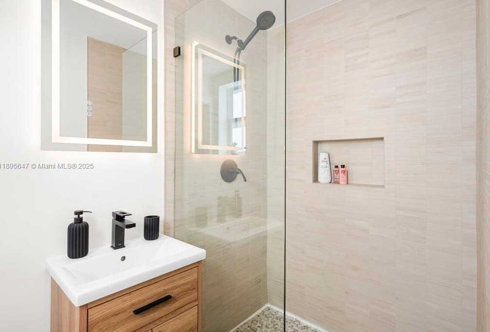 Small Image of 1471 LINCOLN TERRACE #1, Miami Beach Number 16