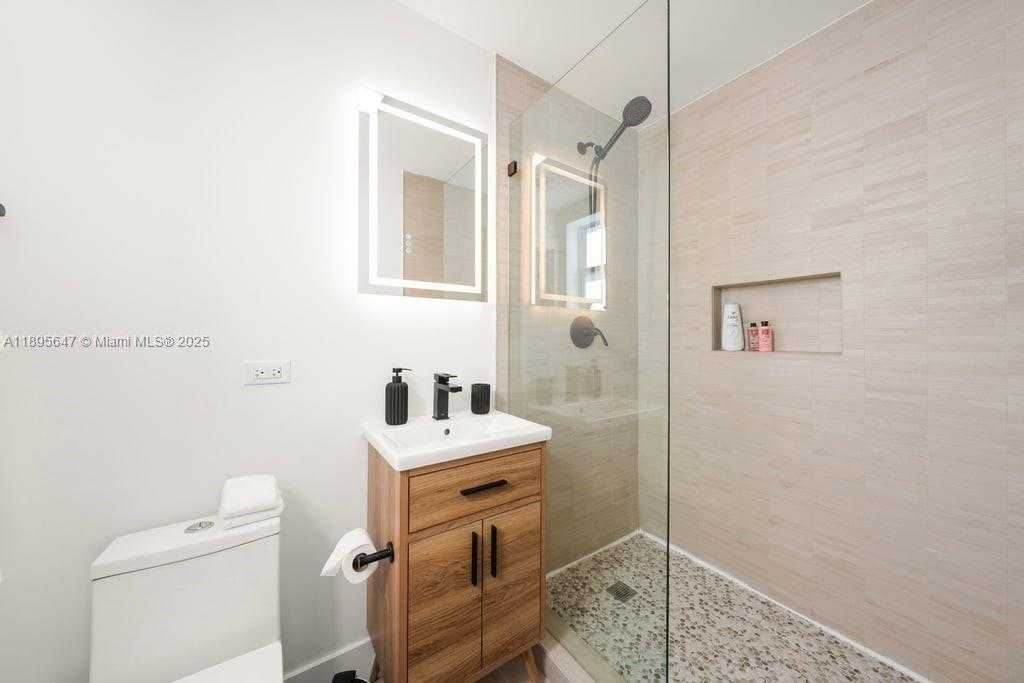 Small Image of 1471 LINCOLN TERRACE #1, Miami Beach Number 17