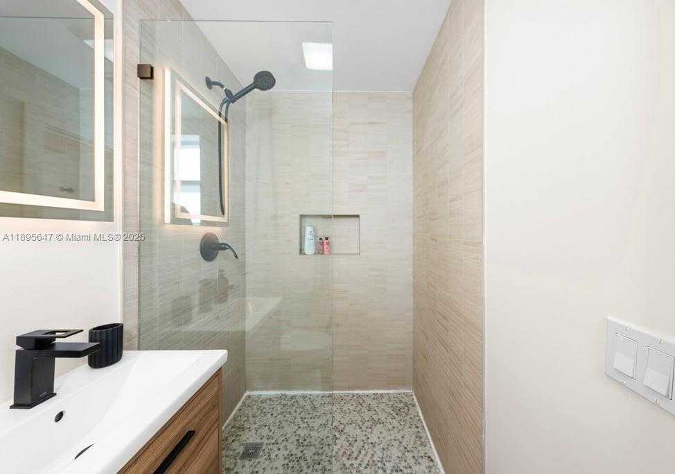 Small Image of 1471 LINCOLN TERRACE #1, Miami Beach Number 18