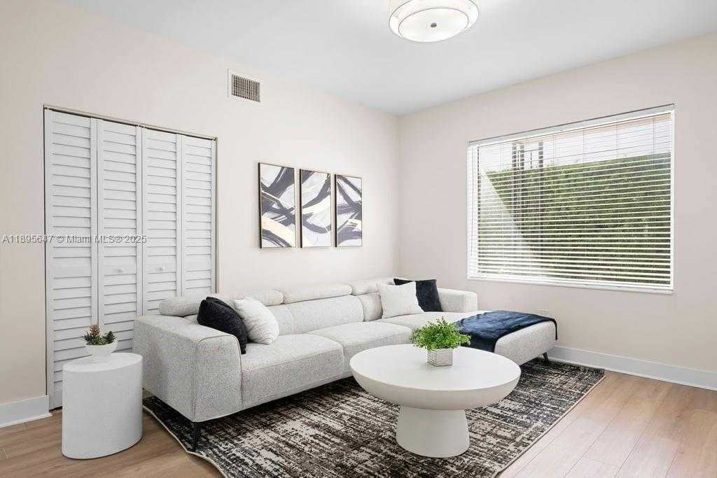 Small Image of 1471 LINCOLN TERRACE #1, Miami Beach Number 2