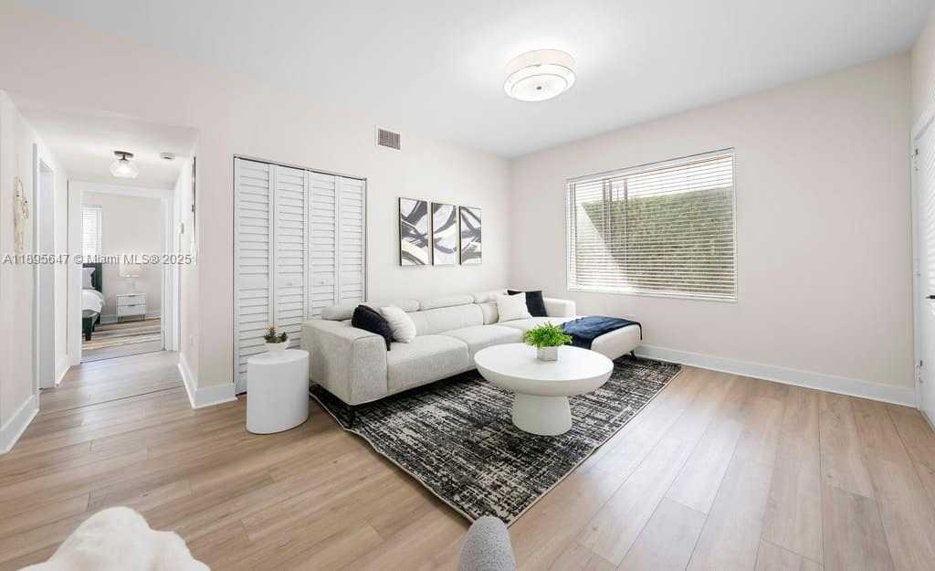 Small Image of 1471 LINCOLN TERRACE #1, Miami Beach Number 3