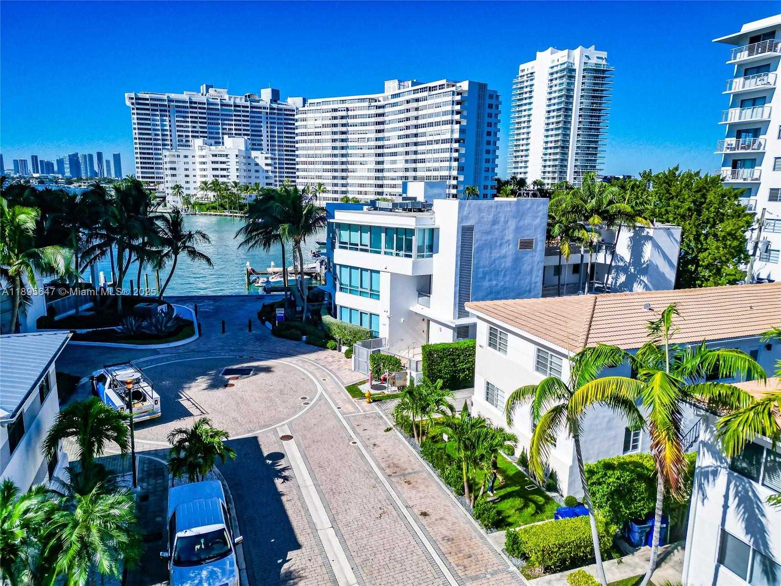 Small Image of 1471 LINCOLN TERRACE #1, Miami Beach Number 30
