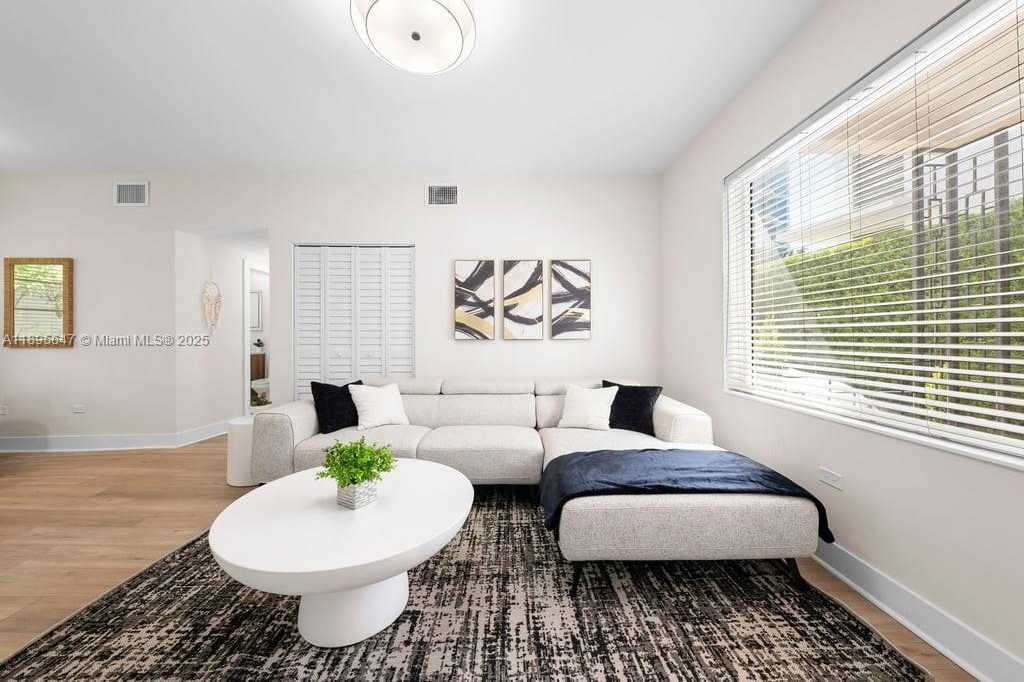 Small Image of 1471 LINCOLN TERRACE #1, Miami Beach Number 4