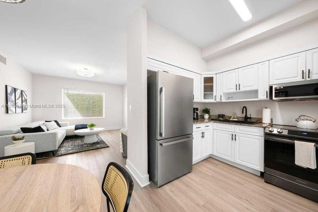 Small Image of 1471 LINCOLN TERRACE #1, Miami Beach Number 7