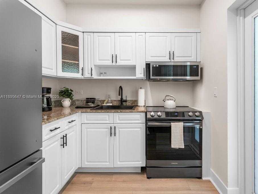 Small Image of 1471 LINCOLN TERRACE #1, Miami Beach Number 8