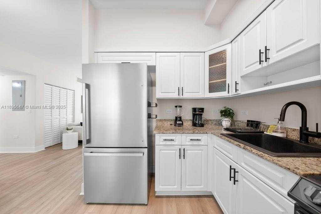Small Image of 1471 LINCOLN TERRACE #1, Miami Beach Number 9