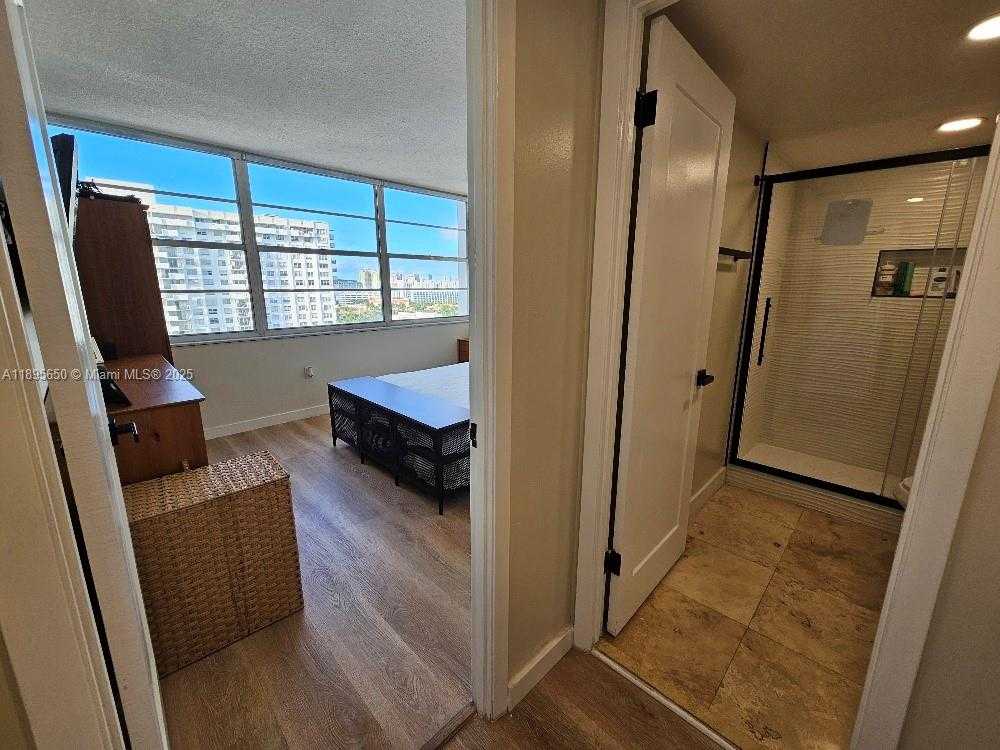Small Image of 18061 BISCAYNE BLVD #1602, Aventura Number 11