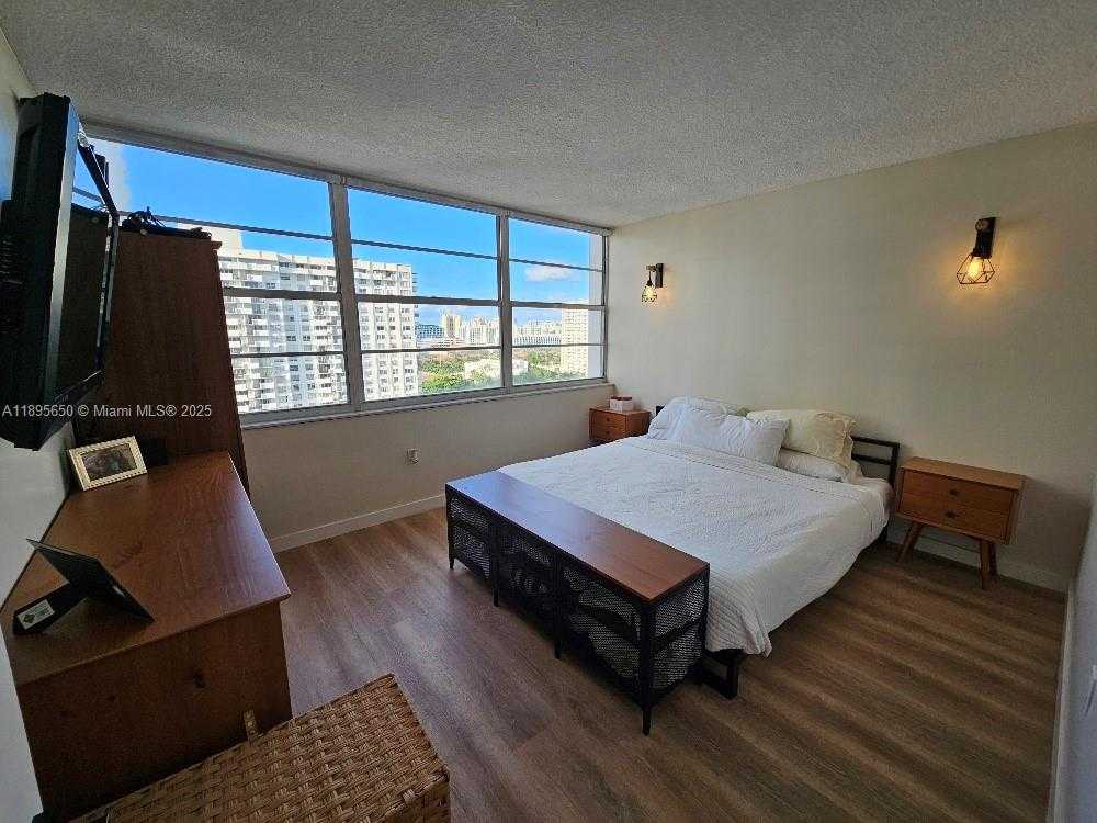 Small Image of 18061 BISCAYNE BLVD #1602, Aventura Number 12