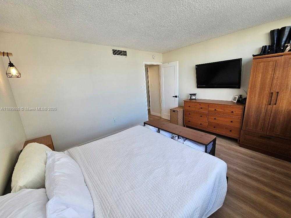 Small Image of 18061 BISCAYNE BLVD #1602, Aventura Number 13