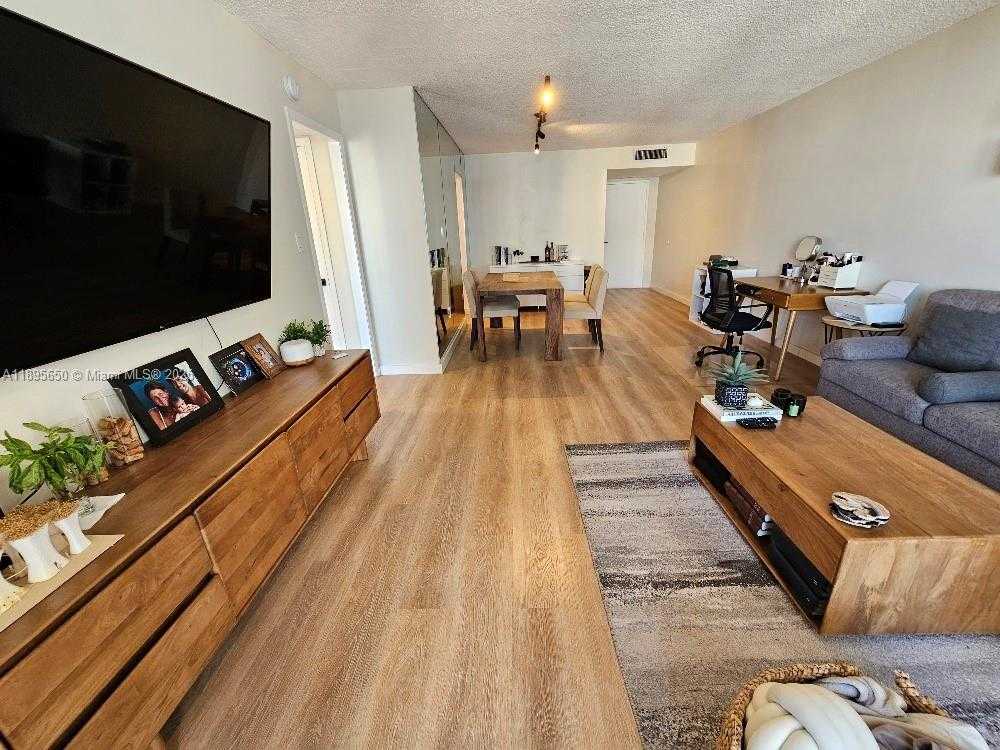 Small Image of 18061 BISCAYNE BLVD #1602, Aventura Number 14