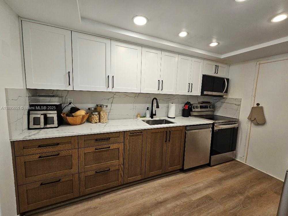 Small Image of 18061 BISCAYNE BLVD #1602, Aventura Number 2
