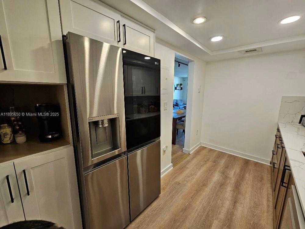 Small Image of 18061 BISCAYNE BLVD #1602, Aventura Number 3