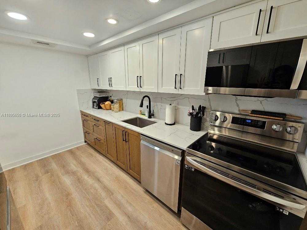 Small Image of 18061 BISCAYNE BLVD #1602, Aventura Number 4