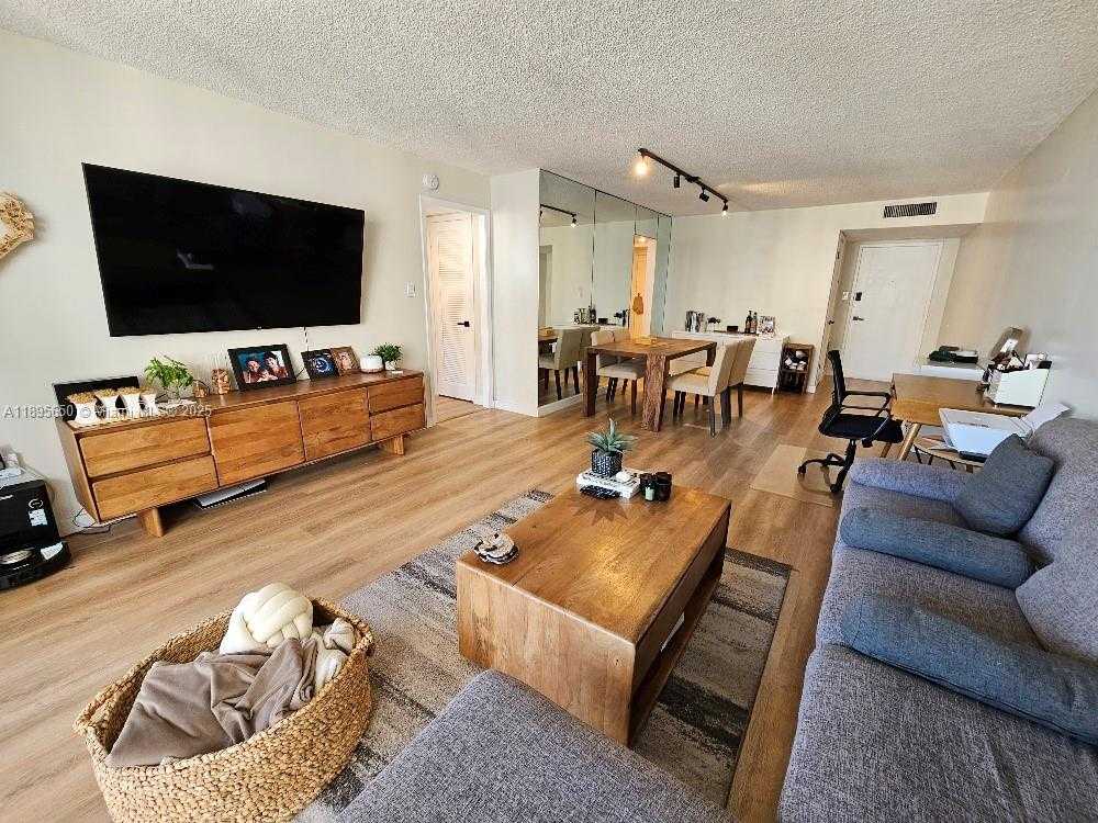 Small Image of 18061 BISCAYNE BLVD #1602, Aventura Number 8