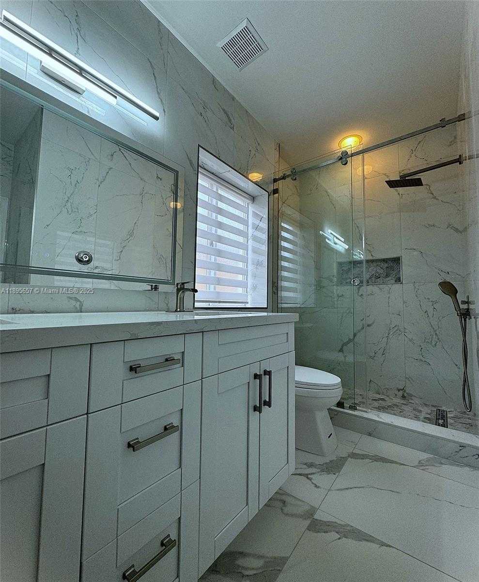 Small Image of 15813 SOUTH WEST 140TH ST, Miami Number 11