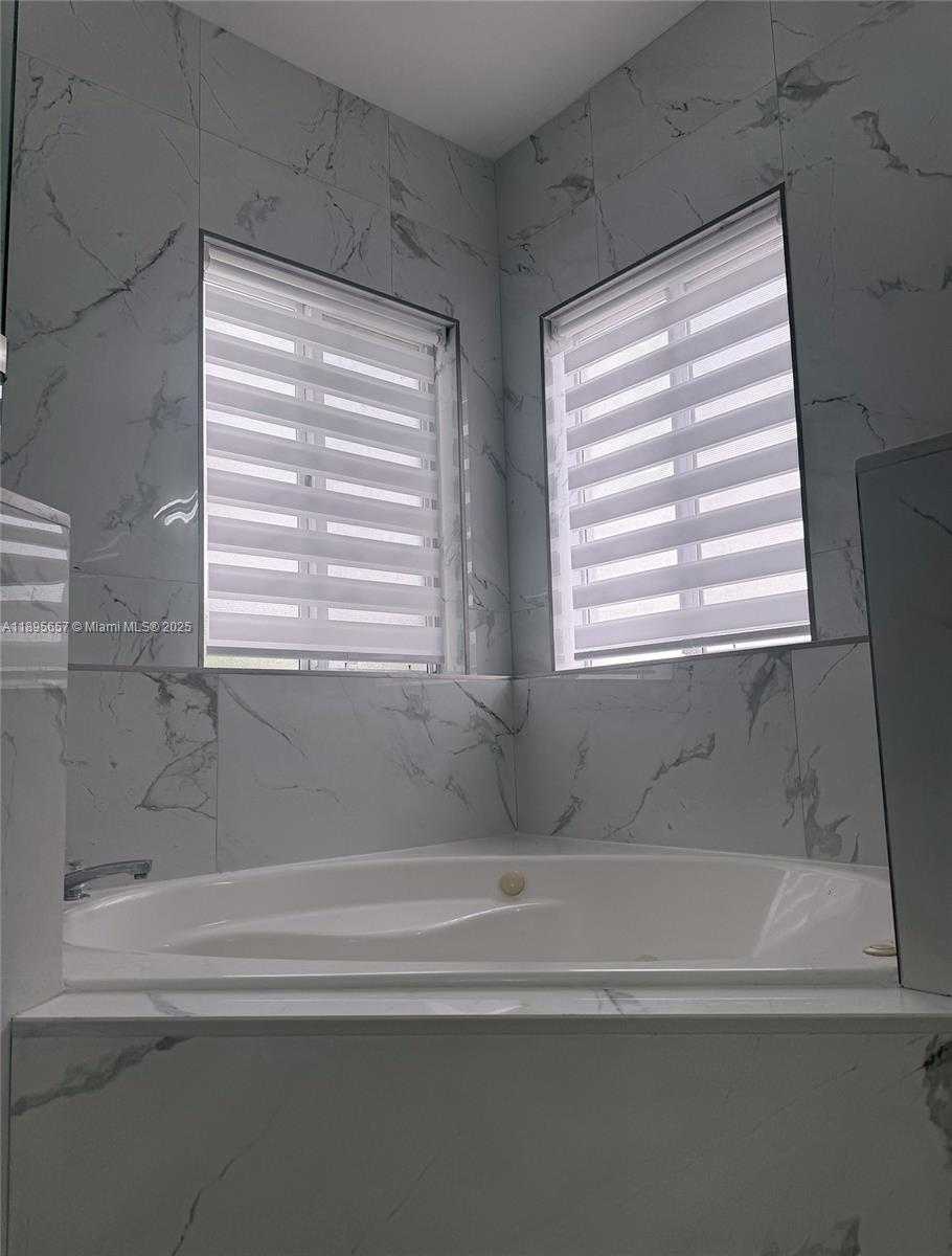 Small Image of 15813 SOUTH WEST 140TH ST, Miami Number 13