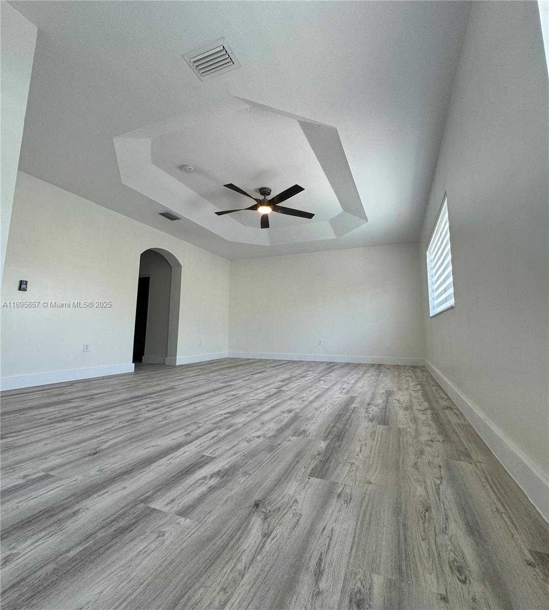 Small Image of 15813 SOUTH WEST 140TH ST, Miami Number 16
