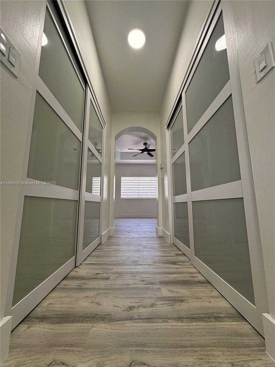 Small Image of 15813 SOUTH WEST 140TH ST, Miami Number 17
