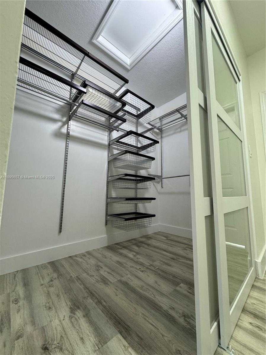 Small Image of 15813 SOUTH WEST 140TH ST, Miami Number 19