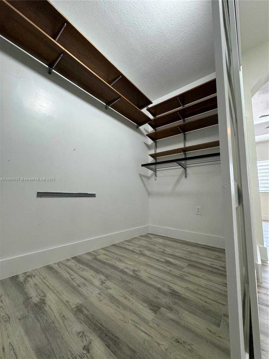 Small Image of 15813 SOUTH WEST 140TH ST, Miami Number 20