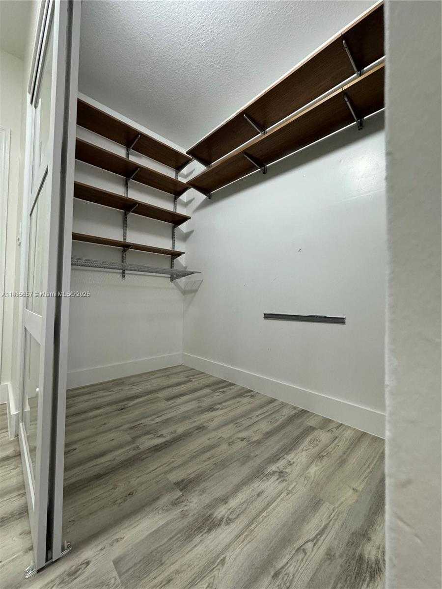 Small Image of 15813 SOUTH WEST 140TH ST, Miami Number 21