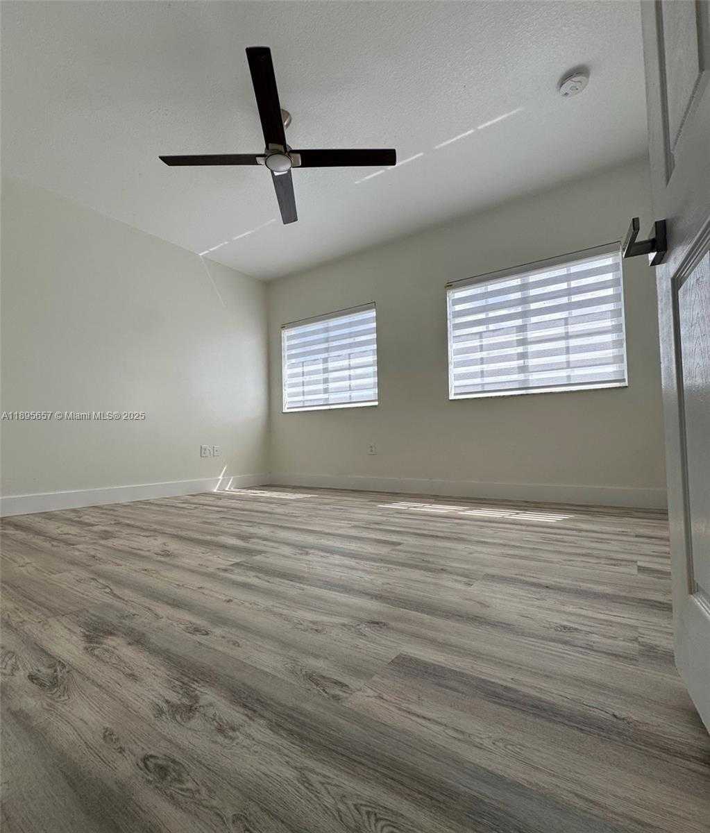 Small Image of 15813 SOUTH WEST 140TH ST, Miami Number 22